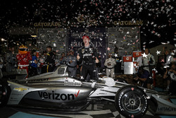 Race winner Josef Newgarden, Team Penske Chevrolet