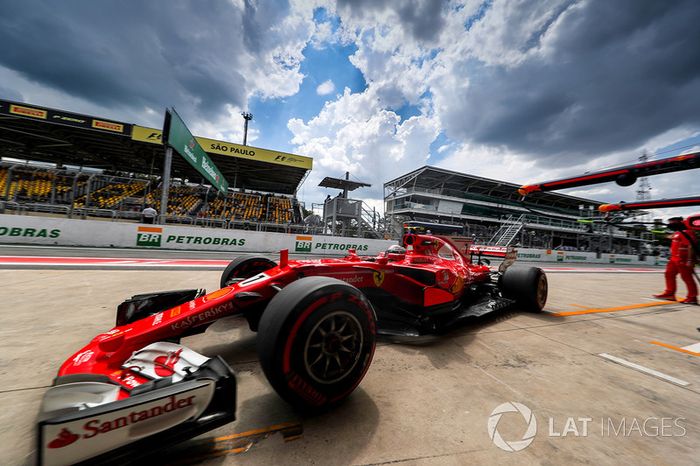 Kimi Raikkonen, Ferrari SF70H pitstop