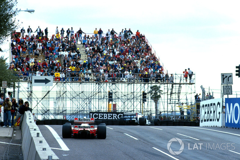 Jean Alesi, Tyrrell 018 Ford leads Ayrton Senna, Mclaren MP4/5B Honda