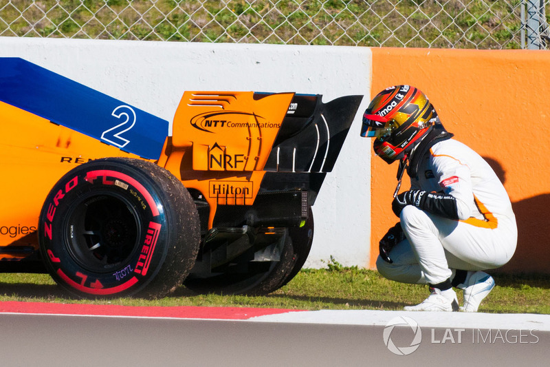 Stoffel Vandoorne, McLaren MCL33 fermo in pista