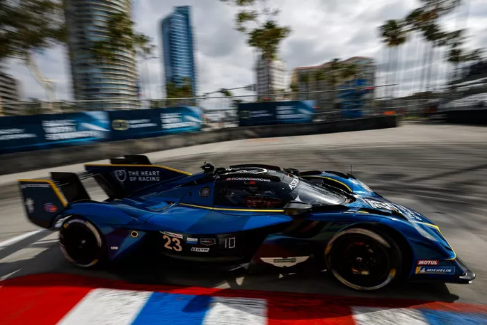 #23 ASTON MARTIN THOR Team Aston Martin Valkyrie: Ross Gunn, Roman De Angelis, Sheldon van der Linde