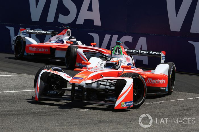Felix Rosenqvist, Mahindra Racing, leads Nick Heidfeld, Mahindra Racing