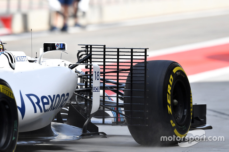 Lance Stroll, Williams FW40 met aero sensor