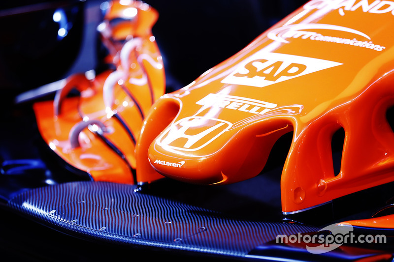 McLaren MCL32 burun detay ve Honda logo