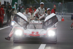 #2 Porsche Team Porsche 919 Hybrid: Timo Bernhard, Earl Bamber, Brendon Hartley