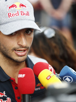 Карлос Сайнс-мл., Scuderia Toro Rosso
