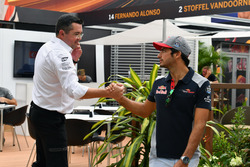 Гоночний директор McLaren Ерік Бульє, Карлос Сайнс-мол., Scuderia Toro Rosso