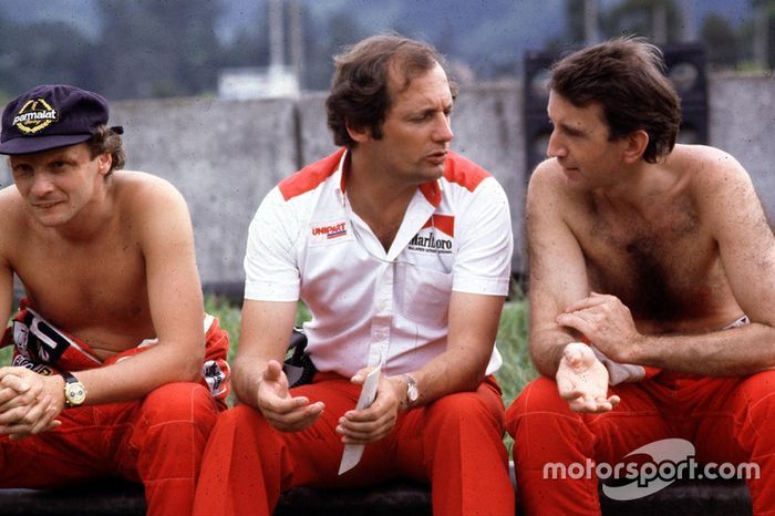 Ron Dennis, McLaren-Ford Cosworth, with his drivers Niki Lauda (left) and John Watson