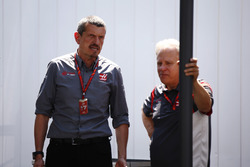 Руководитель Haas F1 Team Гюнтер Штайнер и владелец команды Джин Хаас