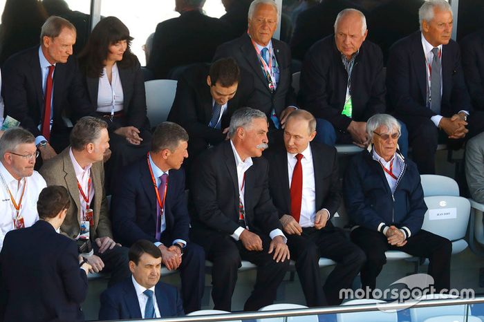 Ross Brawn, FOM, Sean Bratches, Medvedev, Chase Carey, Chairman, Presidente, Vladimir Putin y Bernie Ecclestone