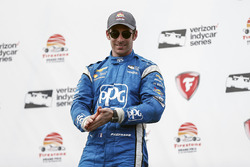 Le deuxième, Simon Pagenaud, Team Penske Chevrolet fête son résultat
