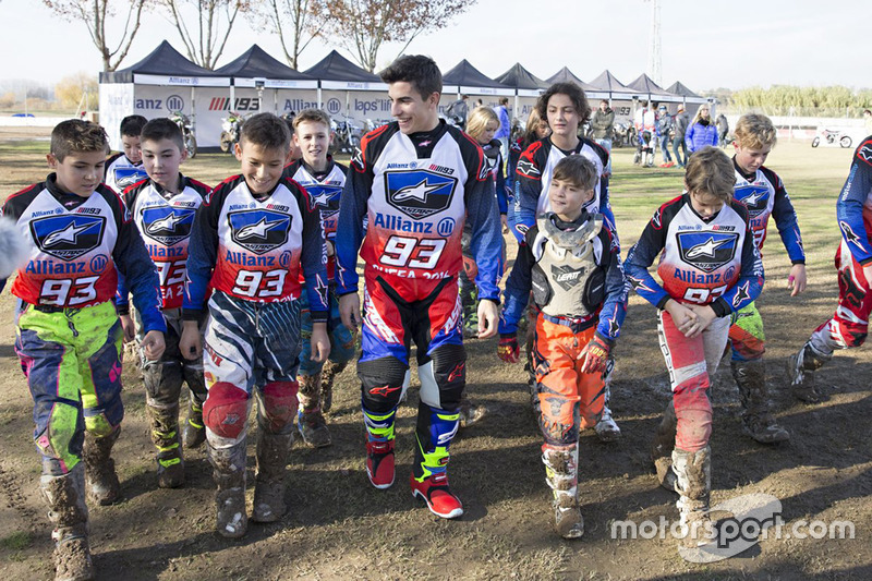 Marc Marquez, Junior Motor Camp katılımcıları ile