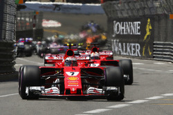 Kimi Raikkonen, Ferrari SF70H, Sebastian Vettel, Ferrari SF70H