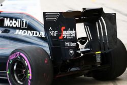 Fernando Alonso, McLaren MP4-31 rear wing end plate