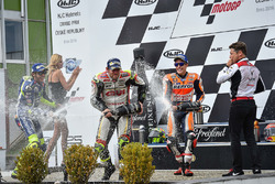 Podium: Sieger Cal Crutchlow, Team LCR, Honda; 2. Valentino Rossi, Yamaha Factory Racing; 3. Marc Ma