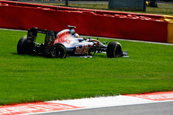 Карлос Сайнс-мол., Scuderia Toro Rosso STR11, схід з дистанції