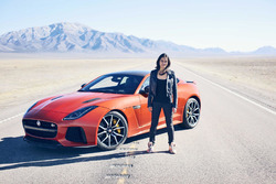Jaguar F-Type test met Michelle Rodriguez