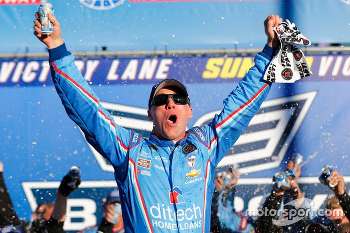 Em New Hampshire Kevin Harvick levou a melhor, superando Matt Kenseth. Com a vitória, o piloto do carro #4 passou para o próximo segmento do Chase.