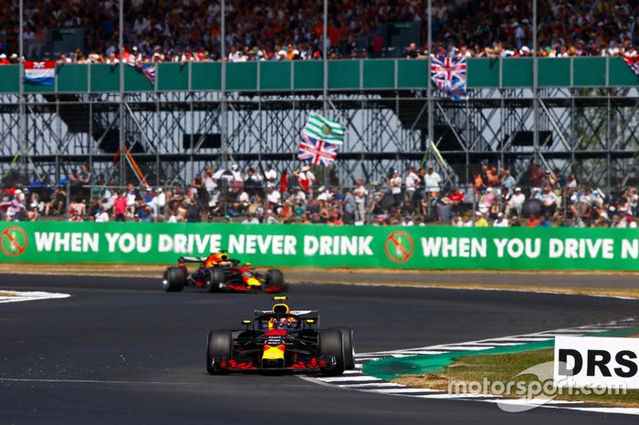 Max Verstappen, Red Bull Racing RB14, y Daniel Ricciardo, Red Bull Racing RB14