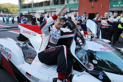 Les vainqueurs #8 Toyota Gazoo Racing Toyota TS050: Sébastien Buemi, Kazuki Nakajima, Fernando Alonso