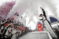 Race winner Kevin Harvick, Stewart-Haas Racing, Ford