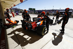 Fernando Alonso, McLaren MCL32, abandonne