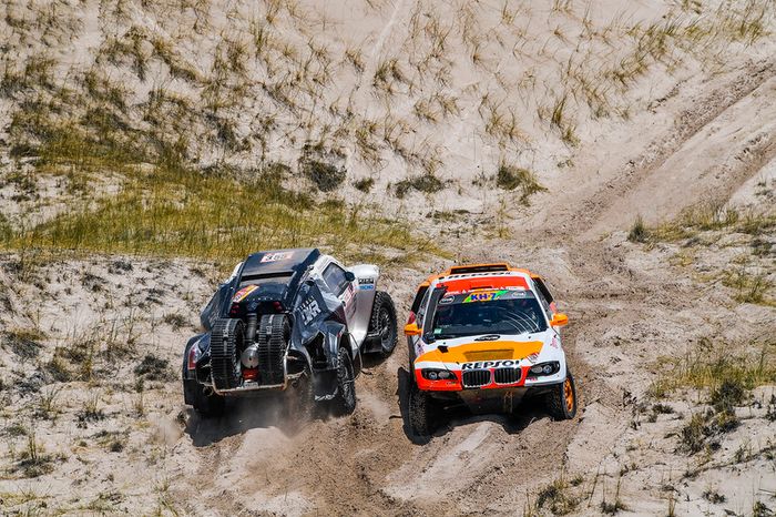 #336 Springbok MD: Isidre Esteve, Txema Villalobos, #355 SsangYong Tivoli DKR: Óscar Fuertes, Diego Vallejo