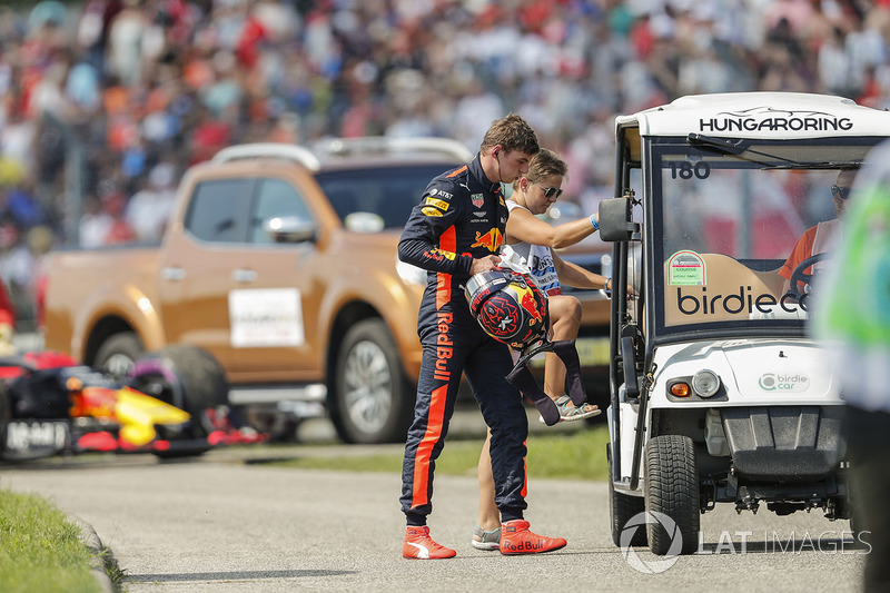 Max Verstappen, Red Bull Racing se retira de la carrera