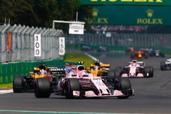 Esteban Ocon, Sahara Force India F1 VJM10, Nico Hulkenberg, Renault Sport F1 Team RS17, Carlos Sainz Jr., Renault Sport F1 Team RS17, Sergio Perez, Sahara Force India F1 VJM10