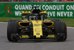 Nico Hulkenberg, Renault Sport F1 Team R.S. 18 waves at the end of the race