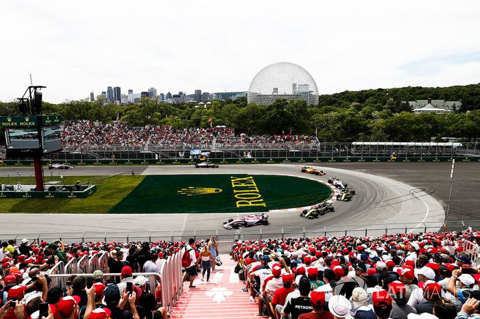 Esteban Ocon, Force India VJM11, y Nico Hulkenberg, Renault Sport F1 Team R.S. 18, Carlos Sainz 