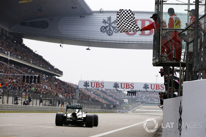Lewis Hamilton, Mercedes W05