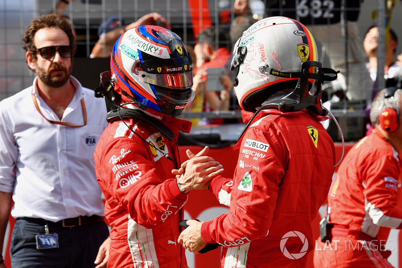 Kimi Raikkonen, Ferrari et Sebastian Vettel, Ferrari dans le parc fermé