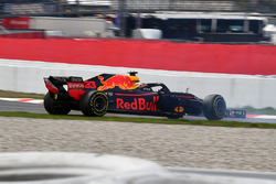 Max Verstappen, Red Bull Racing RB14 spin