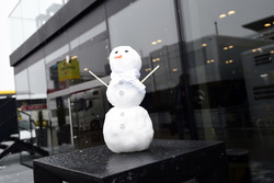 Pupazzo di neve Mercedes AMG F1