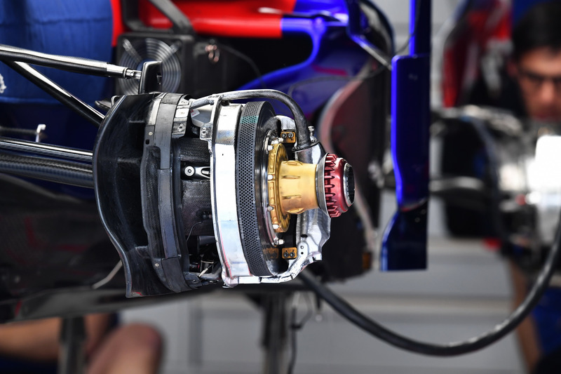 Toro Rosso STR13 : freins avant