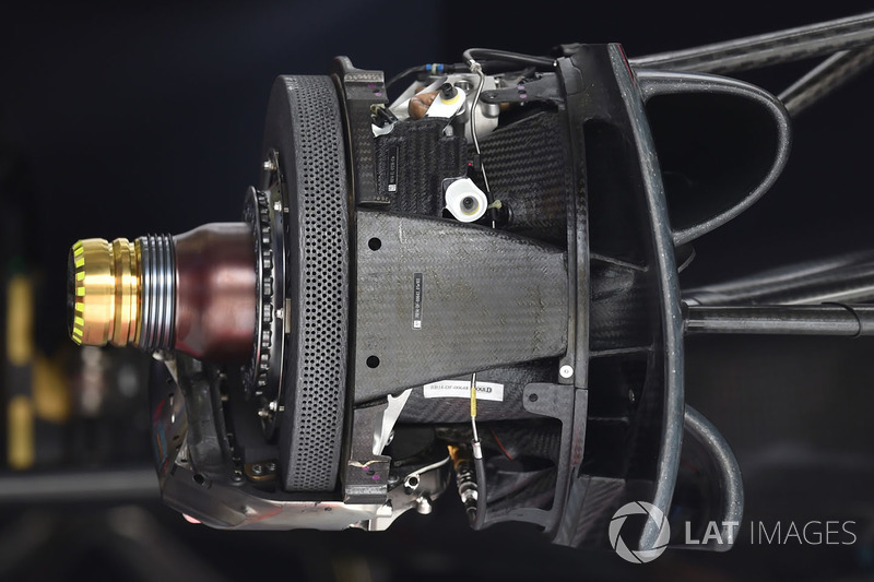 Red Bull Racing RB14 cubo de la rueda delantera