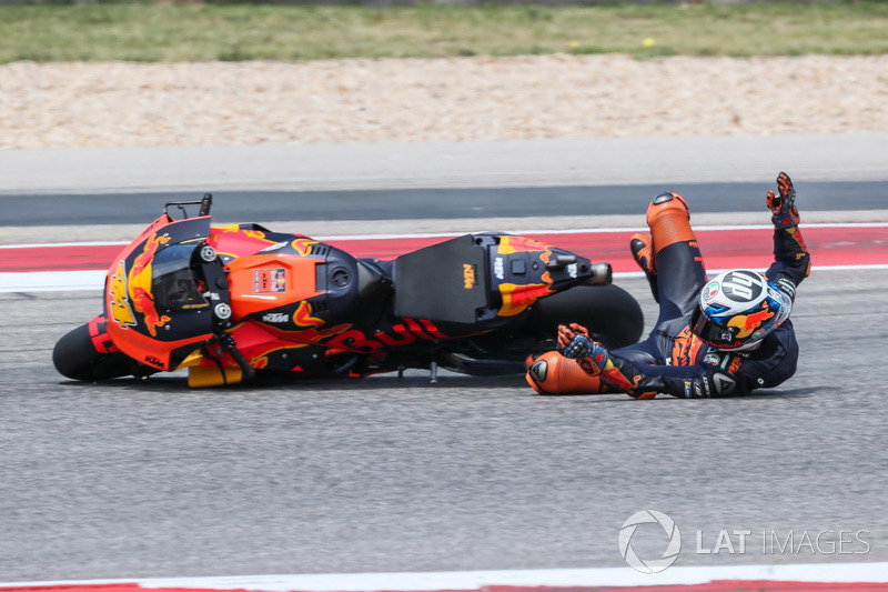 Sturz: Pol Espargaro, Red Bull KTM Factory Racing