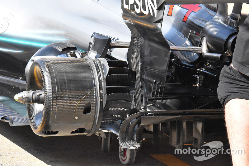 Mercedes AMG F1 W09 achterremmen