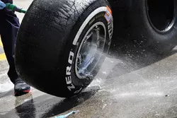 Nettoyage de pneus Pirelli