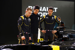 Kevin Magnussen, Renault F1 Team met Esteban Ocon, Renault F1 Team en Jolyon Palmer, Renault F1 Team