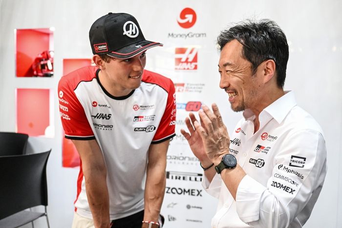 Oliver Bearman, Haas F1 Team, Ayao Komatsu, Haas F1 Team