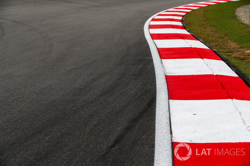 Track and kerb detail