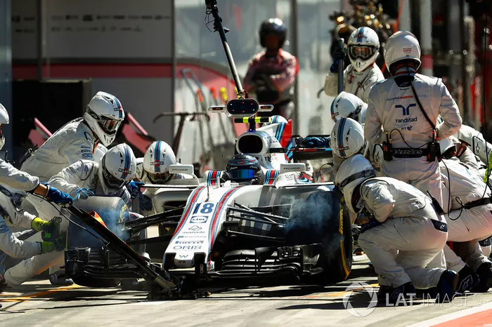 Lance Stroll, Williams FW40, pit stop