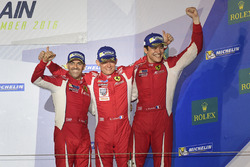 Подіум LMGTE Am: третє місце - #83 AF Corse Ferrari 458 Italia: Франсуа Перродо, Еммануель Коллар, Р