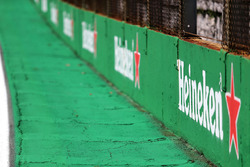 A pálya környezete, Heineken