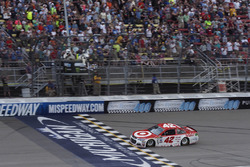 Kyle Larson, Chip Ganassi Racing Chevrolet takes the checkered flag