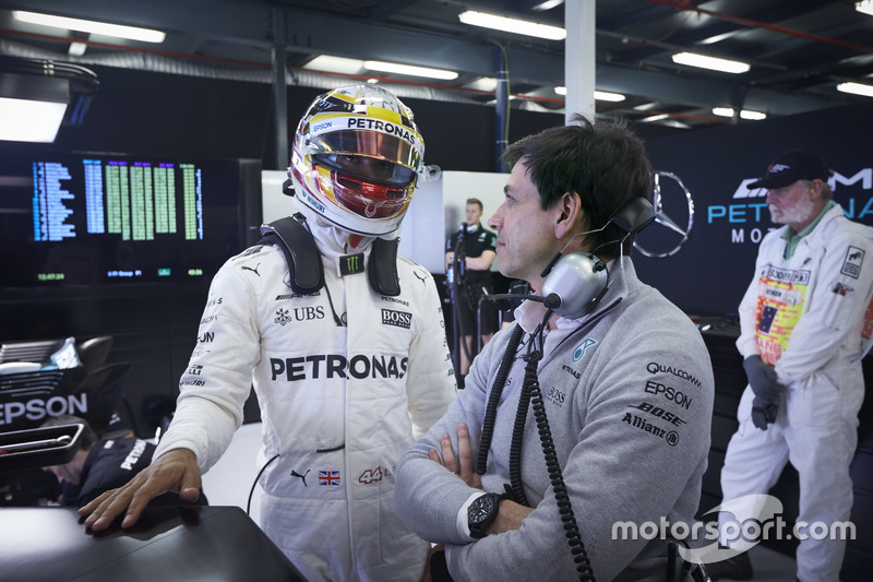 Lewis Hamilton, Mercedes AMG, con Toto Wolff