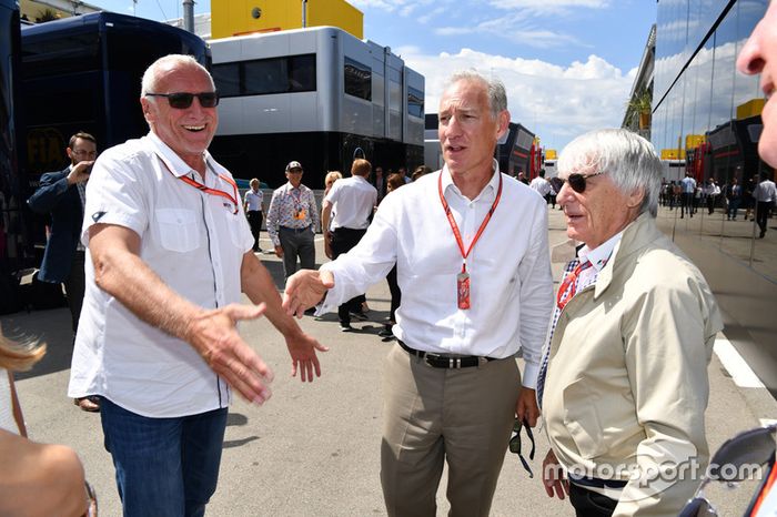 Dietrich Mateschitz, CEO y fundador de Red Bull con Bernie Ecclestone