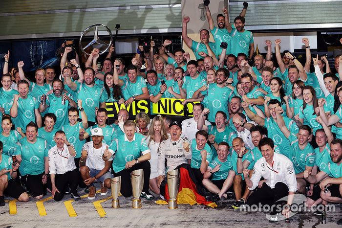 Nico Rosberg, Mercedes AMG F1 celebra su campeonato con el equipo y su esposa  Vivian Rosberg
